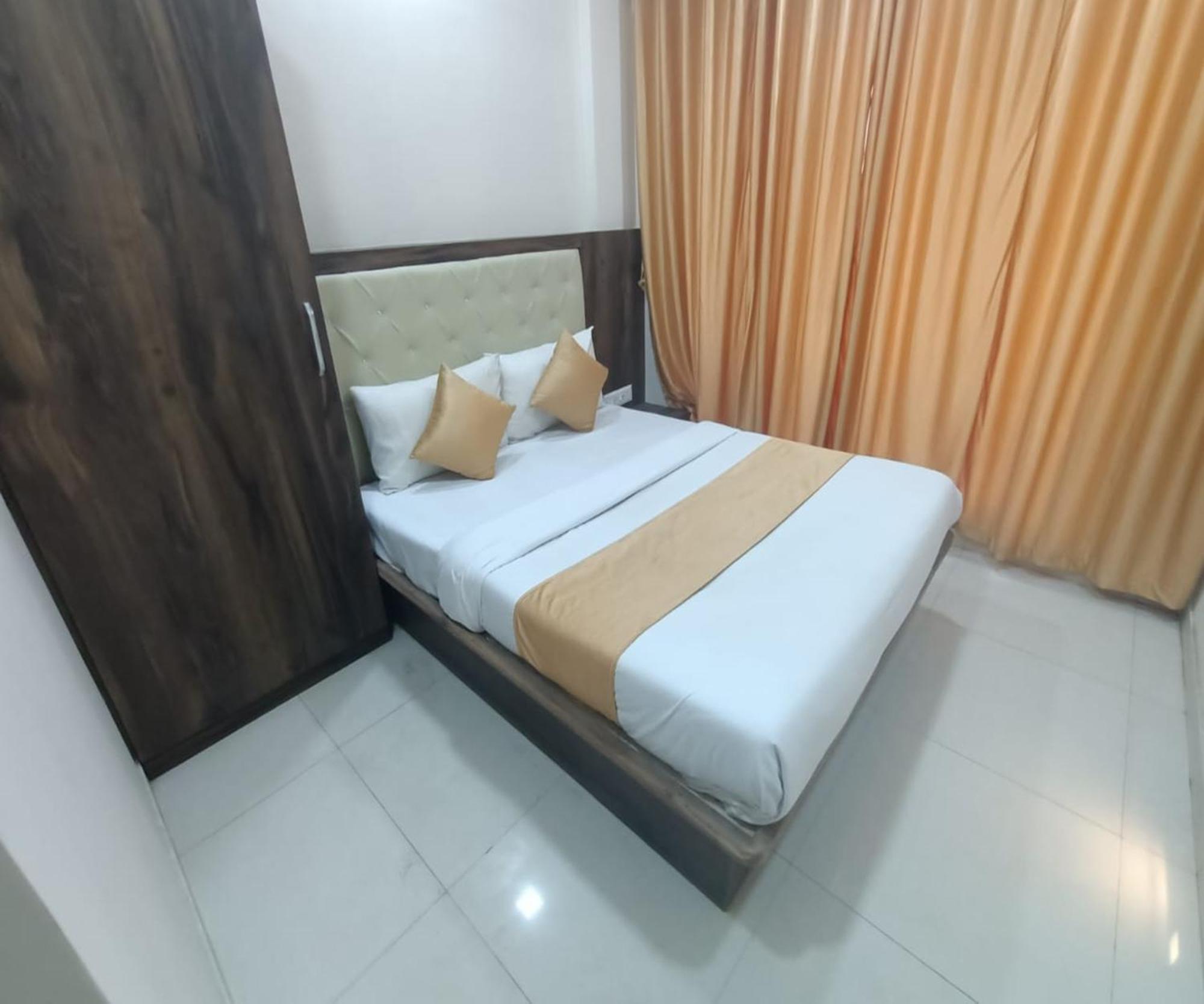 Hotel Om Sai Navi Mumbai Kültér fotó