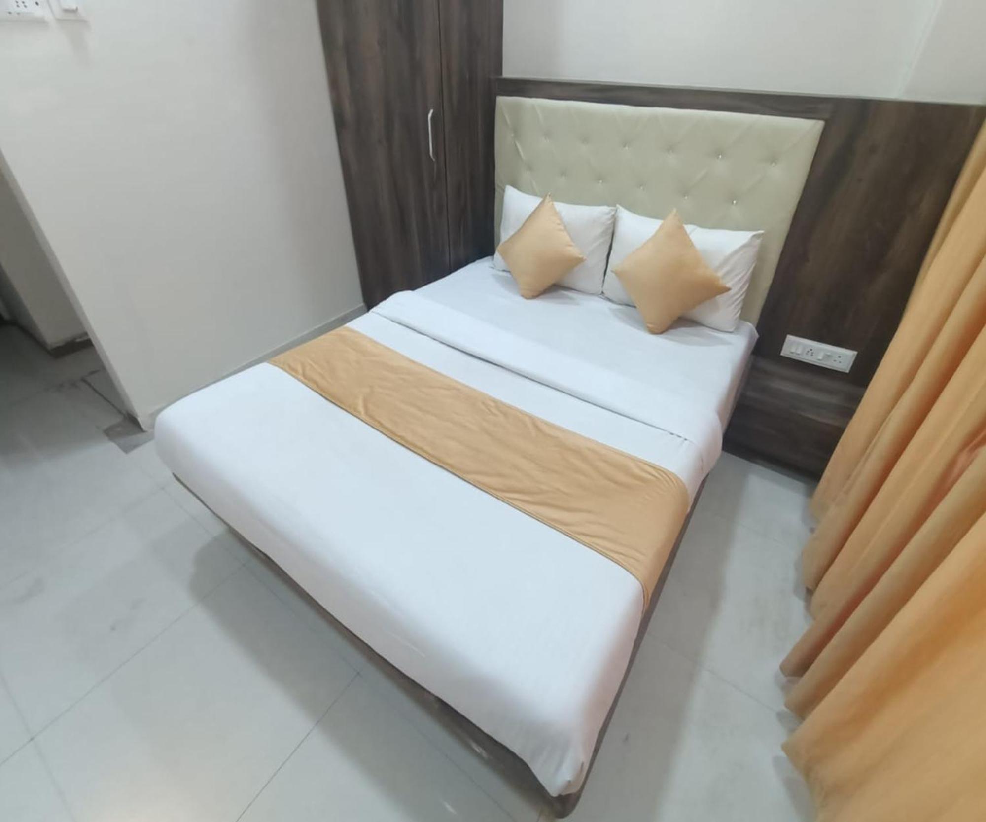Hotel Om Sai Navi Mumbai Kültér fotó