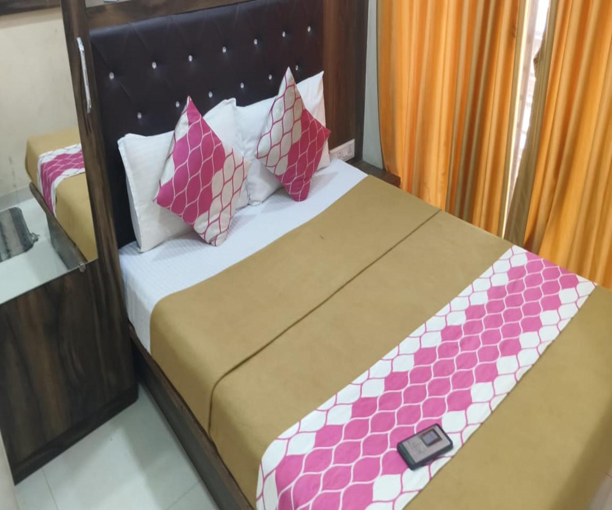 Hotel Om Sai Navi Mumbai Kültér fotó