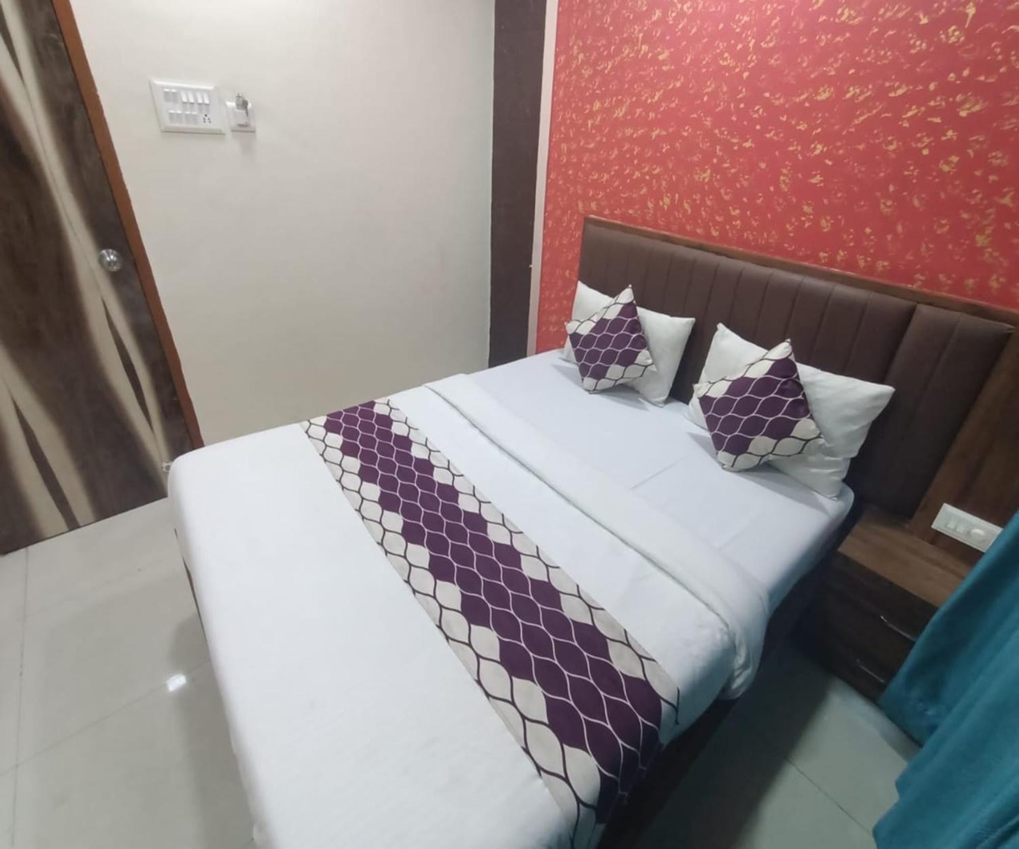 Hotel Om Sai Navi Mumbai Kültér fotó