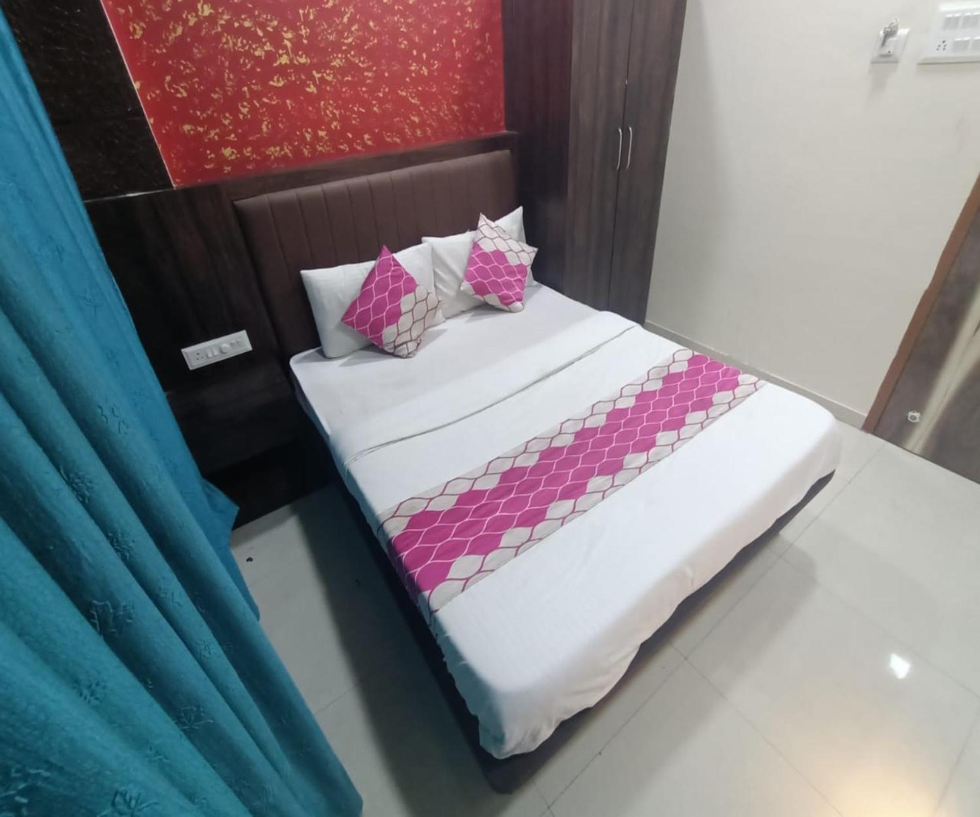 Hotel Om Sai Navi Mumbai Kültér fotó