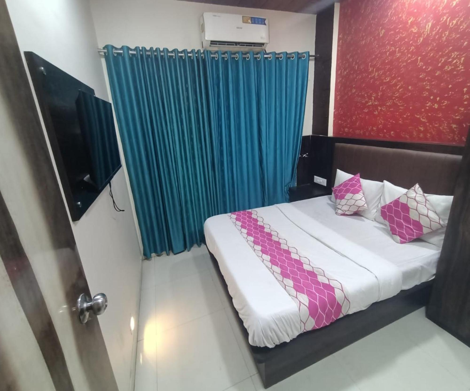 Hotel Om Sai Navi Mumbai Kültér fotó