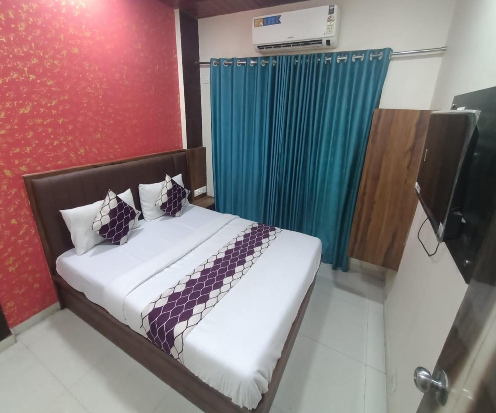 Hotel Om Sai Navi Mumbai Kültér fotó